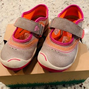 Plae girl’s shoes